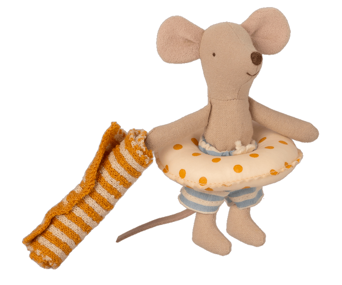 Beach Mice, Little Brother in Cabin de Plage