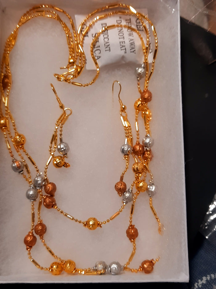 Golden jewelry set with beaded golden beads - NATASHAHS