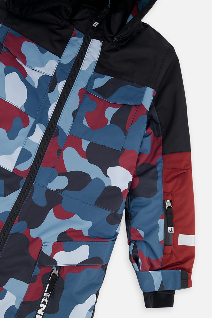 Close-up of the camouflage chest, black shoulder and burgundy sleeve on the TEKNIK snowsuit