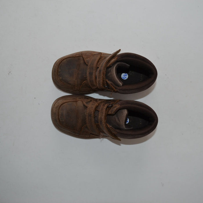 Size UK 9.5 (jr) brown leather boots