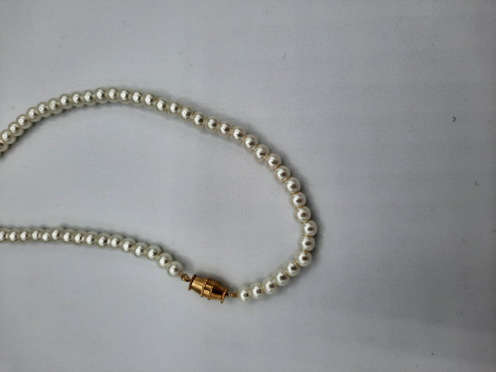 Allah name tear-shaped calligraphic pendant with pearl necklace