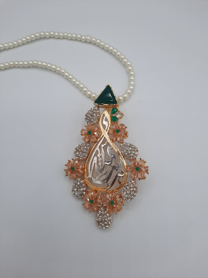 Allah name tear-shaped calligraphic pendant with pearl necklace