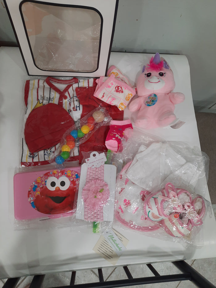 Baby clothing gift sets ideal for baby showers and new born baby occasions - SET I