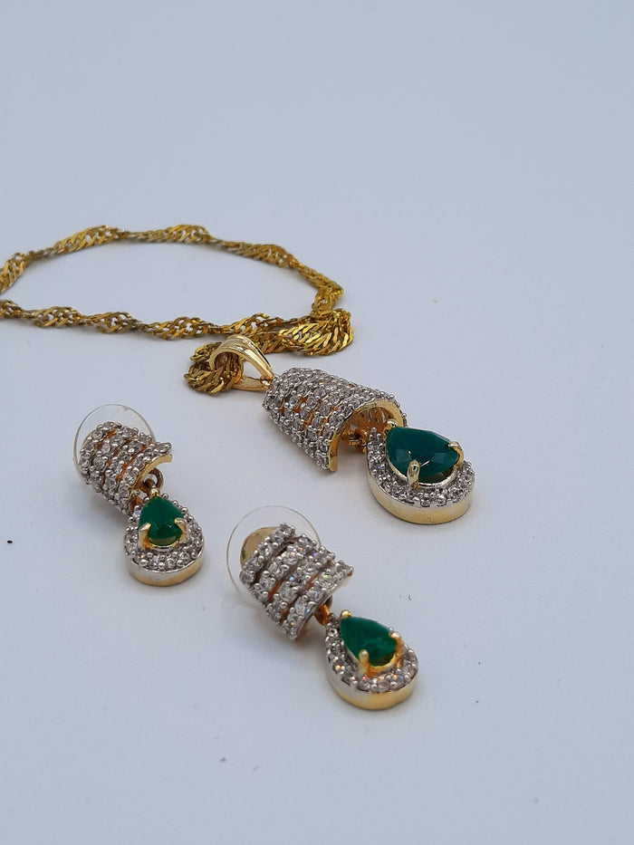 Beautiful zircons and semi precious stones pendant earrings set