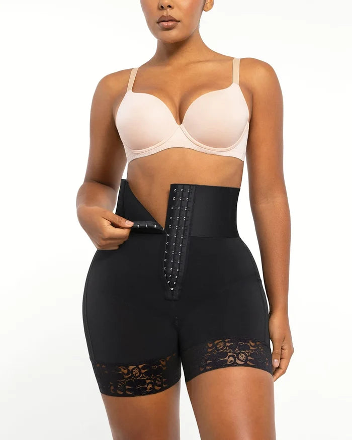 Hook and eye-front Shorts / Black / M
