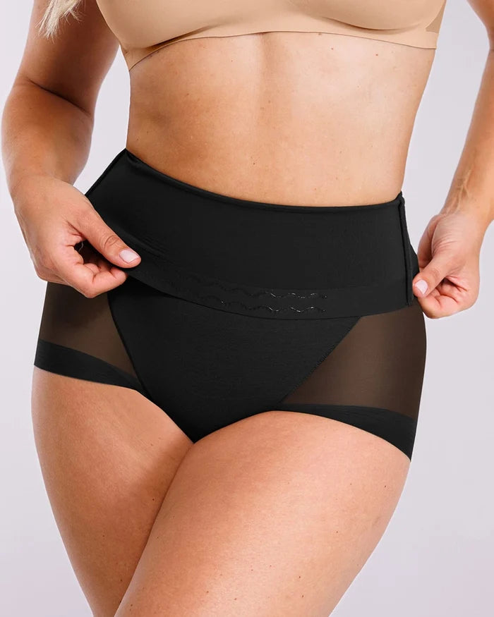 Close-up of ultra-flat elastic leg bands for a seamless, invisible finish