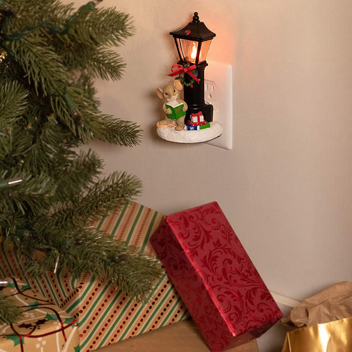 Charming Tails - Mouse Lamp Post Nightlight 133497