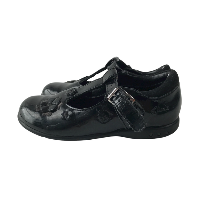 Clarks size UK 7.5 (jr)  black flower school pump shoes