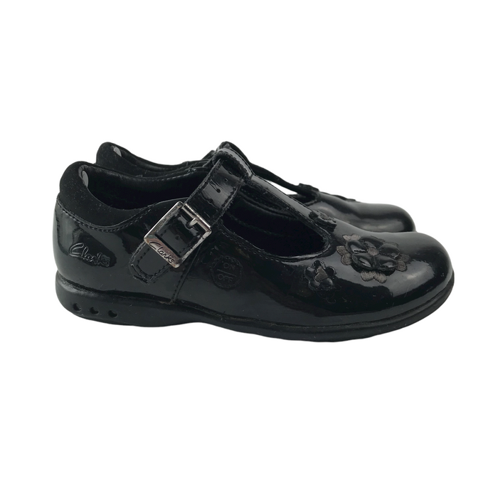 Clarks size UK 7.5 (jr)  black flower school pump shoes