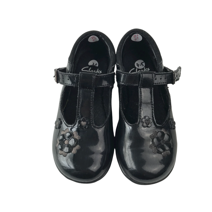 Clarks size UK 7.5 (jr)  black flower school pump shoes