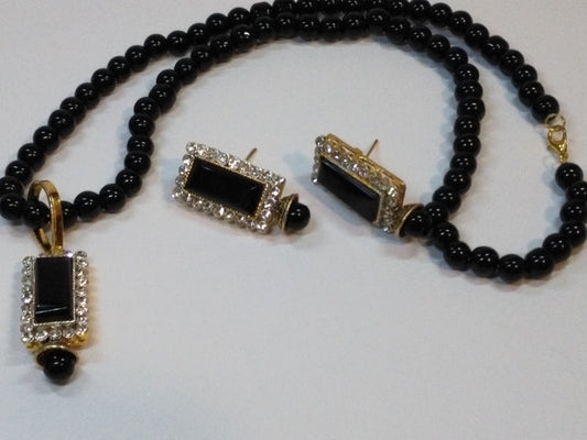 Glimpse in the Sun Golden Base Pendant Set - NATASHAHS
