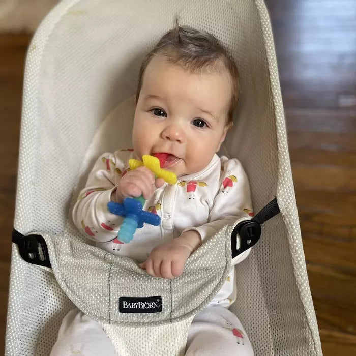 Itzy Ritzy Teensy Rainbow Teething Tube