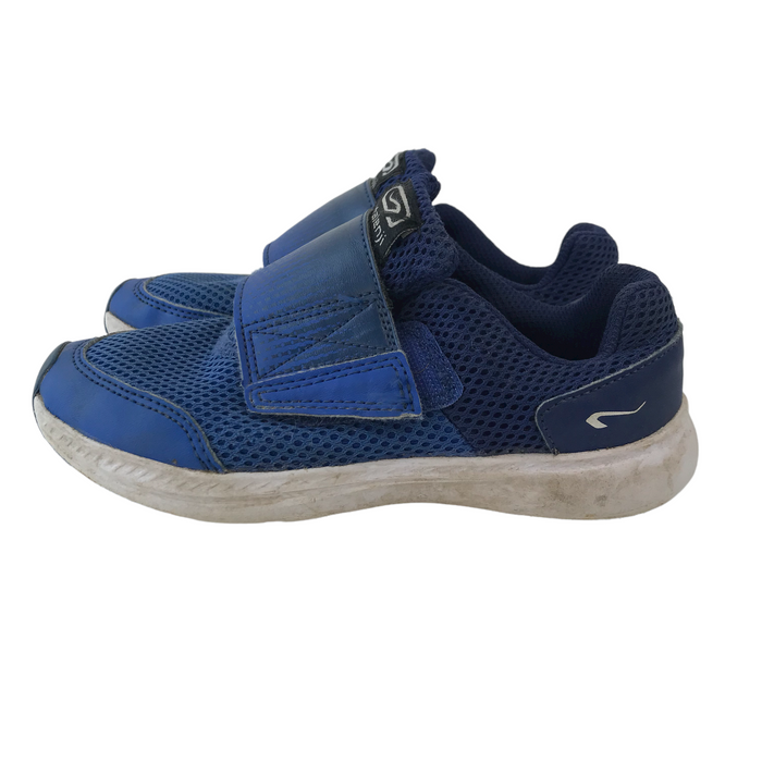 Kalenji size UK 12 (jr)royal blue trainers