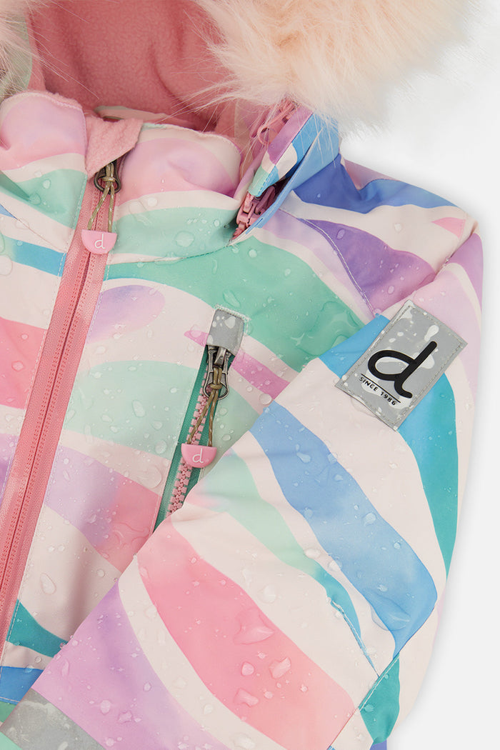 Close-up of the pastel wavy line print, chest zipper and Deux par Deux logo patch with water beading