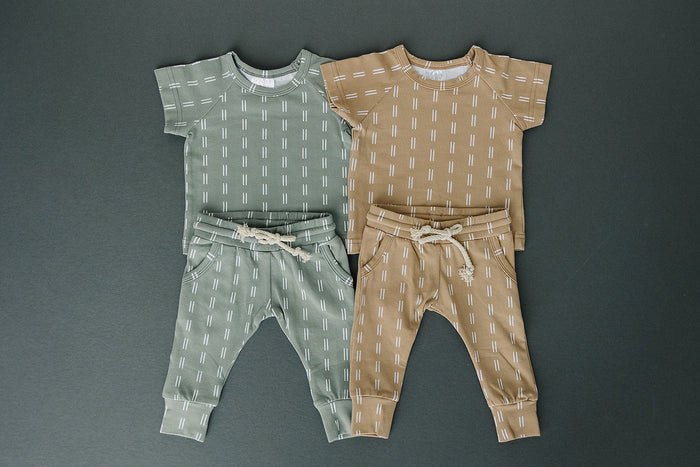 Light Mustard Strokes Two-piece Pocket Set