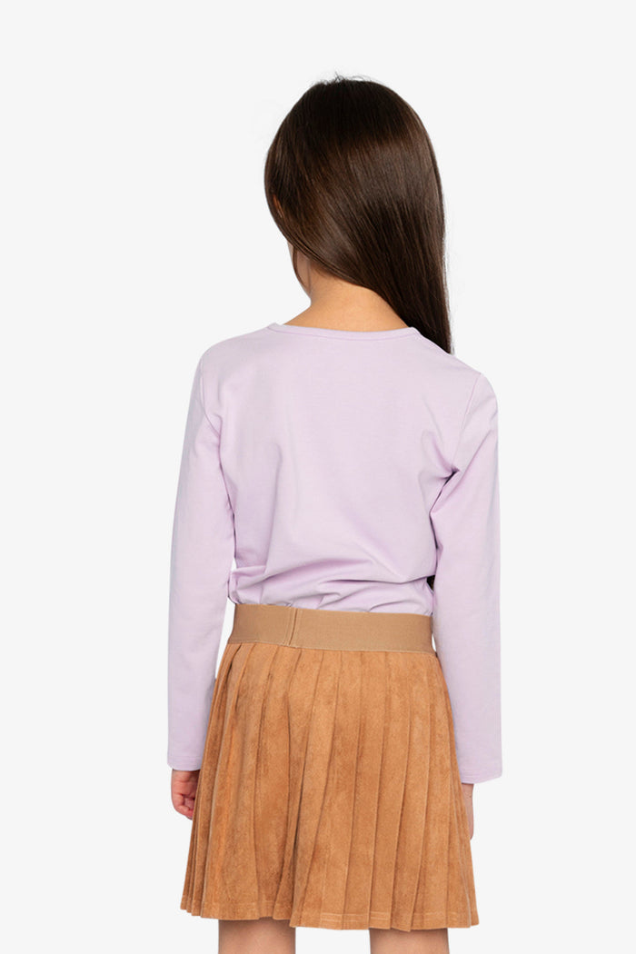 Lookbook: child wearing the Deux par Deux lavender organic cotton tee, third image