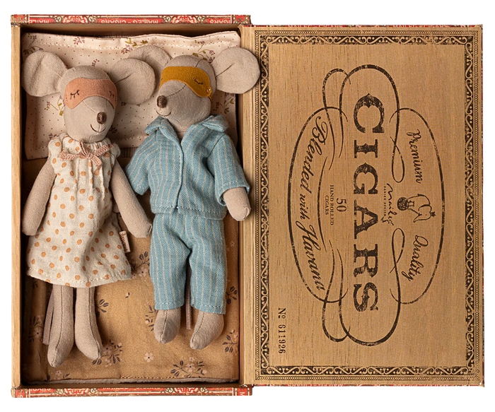 MUM & DAD MICE IN CIGARBOX