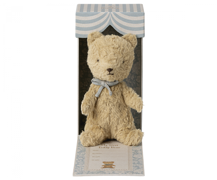 My first teddy - Sand
