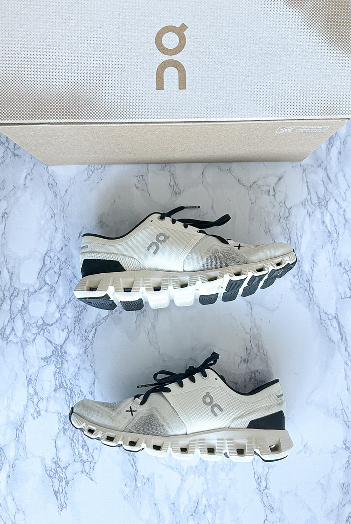 On Running Cloud X3 Sneakers In Black White