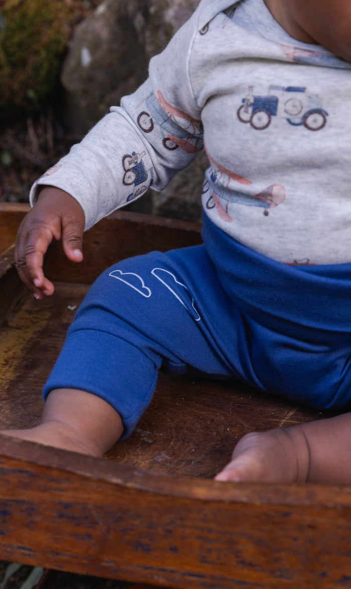 Baby wearing the evolutive pants, blue with cloud details, view 2