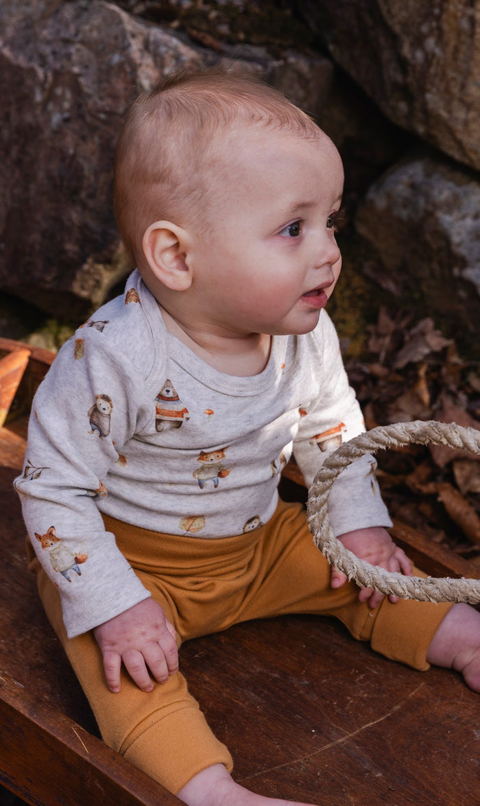 Baby wearing the evolutive pants, solid brown cinnamon, view 2