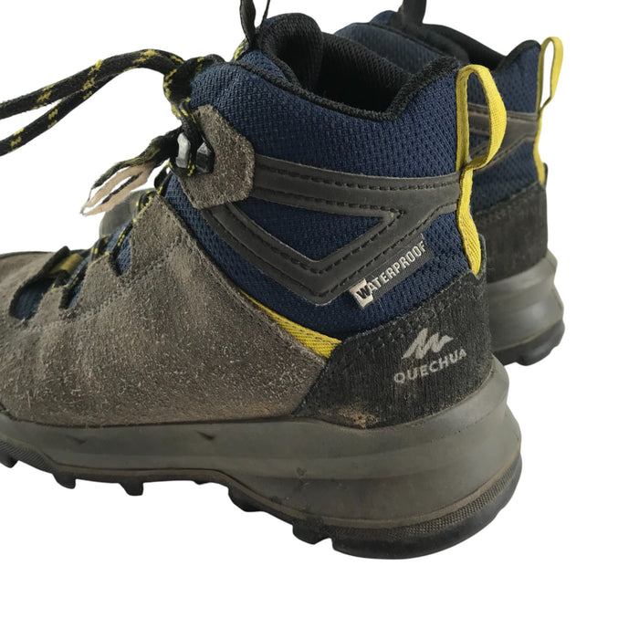 Quechua size UK 13 (jr) brown walking boots