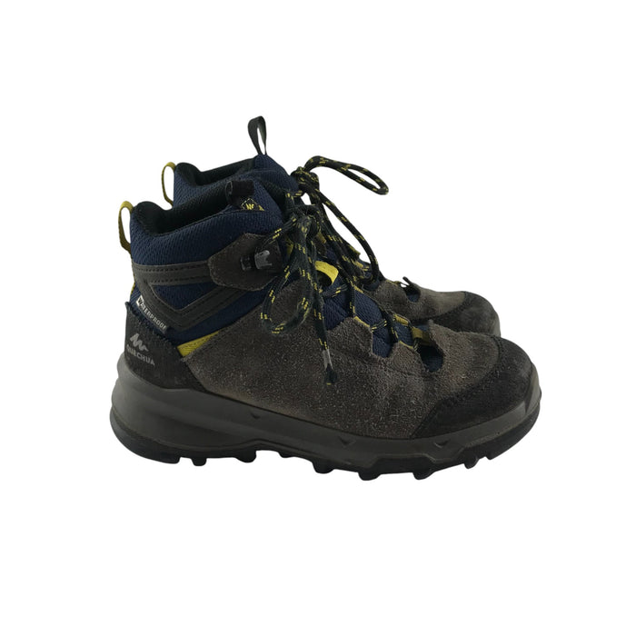 Quechua size UK 13 (jr) brown walking boots