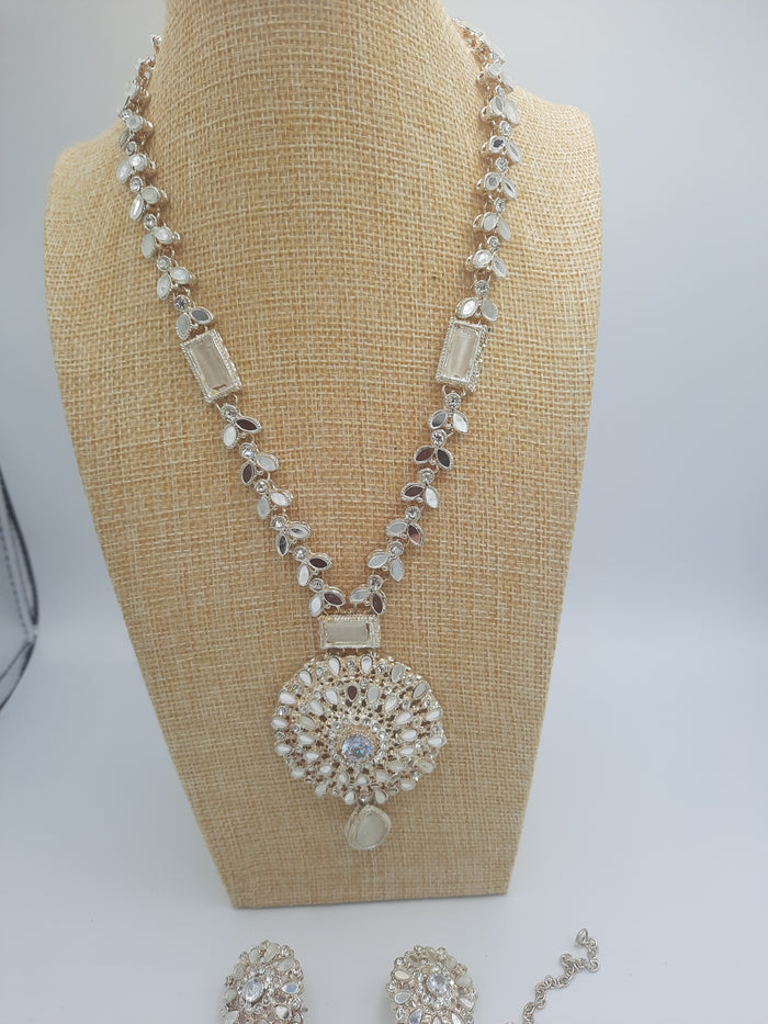 Silver polished jewelry set for wedding party with white milky square cut stones