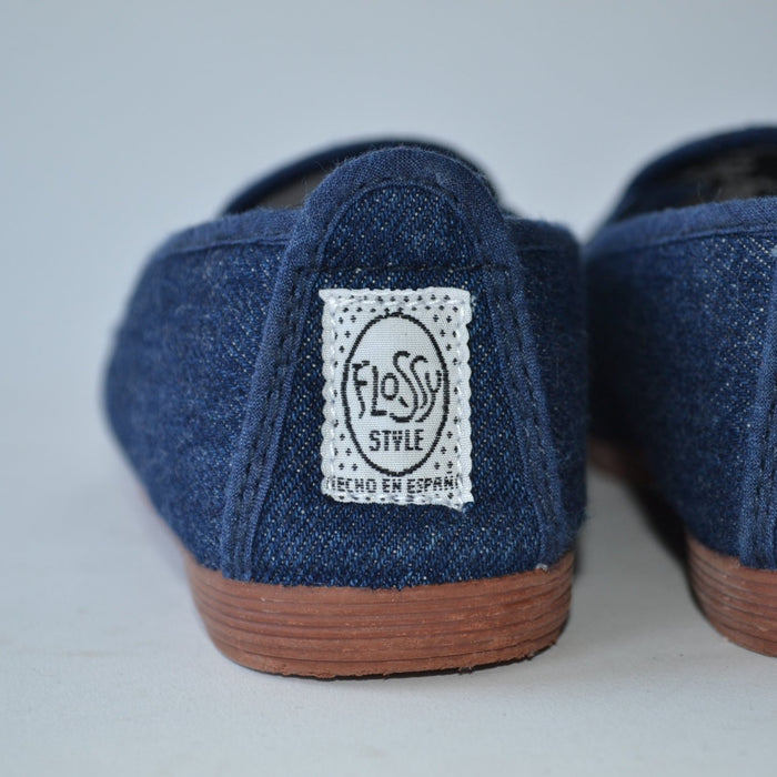 Size UK 10 (jr) blue denim plimsolls