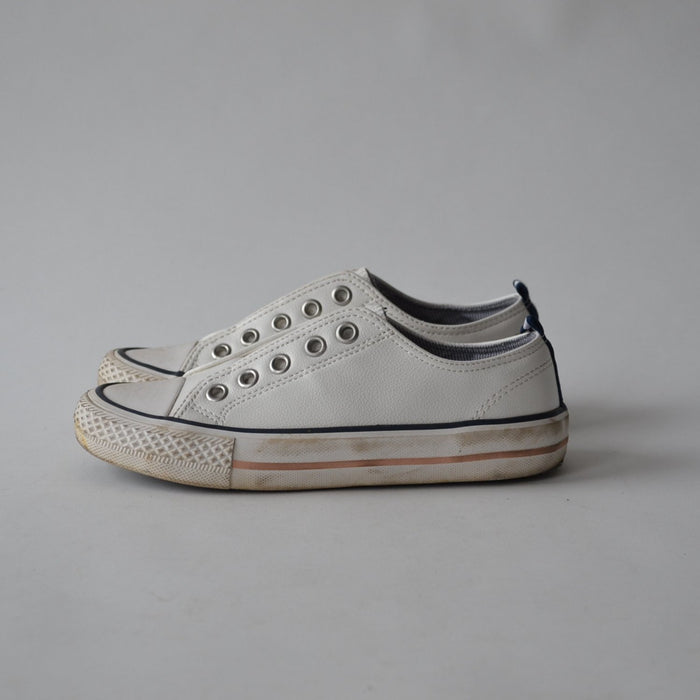 Size UK 13 (jr) white trainers
