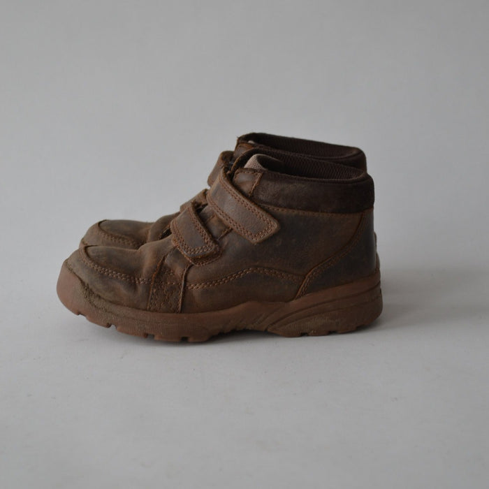 Size UK 9.5 (jr) brown leather boots