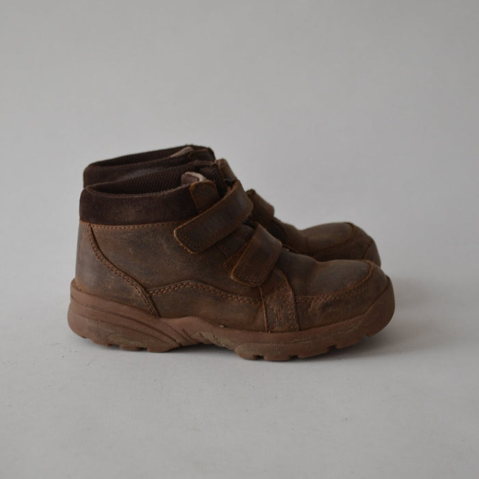 Size UK 9.5 (jr) brown leather boots