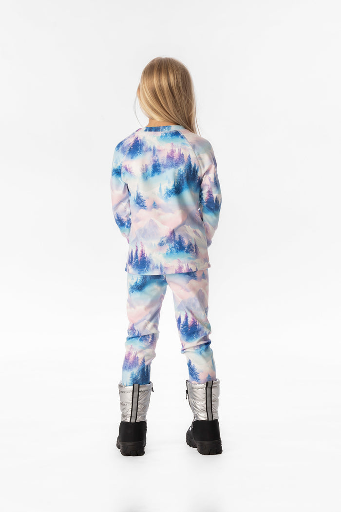 Deux par Deux girls' thermal underwear set in blue and pink mountain print – worn by a model, view 3