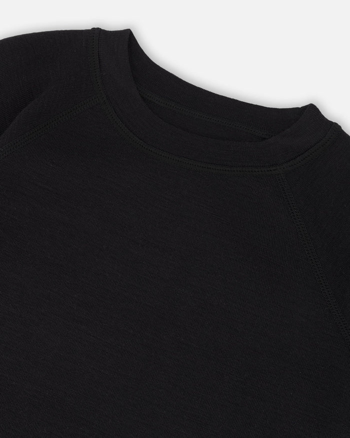 Deux par Deux kids' merino blend two-piece thermal base layer in black – close-up of the neckline and fabric