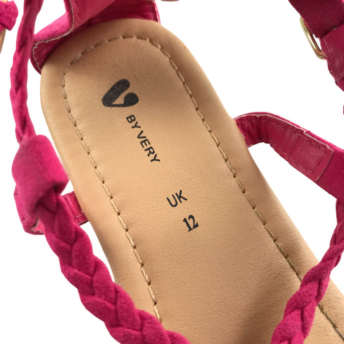 Very size UK 12 (jr) pink straps twisted sandals