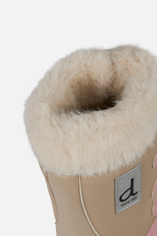 Deux par Deux kids' winter boots with removable liner, beige with pale dusty pink, close-up of the faux fur trim