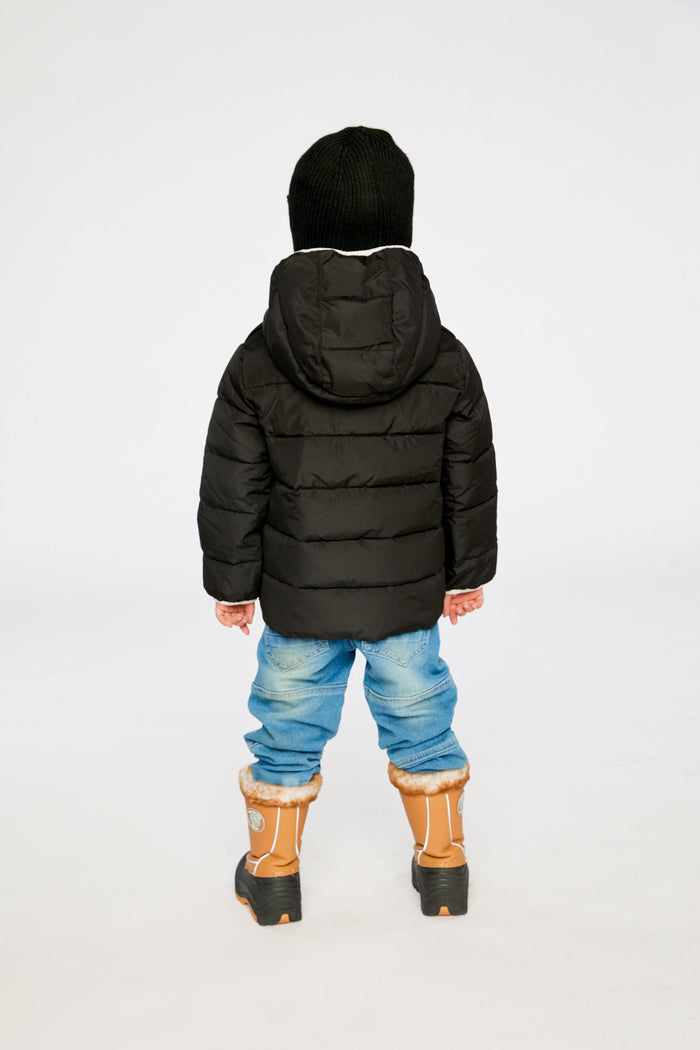 Child wearing the Deux par Deux black car seat winter jacket, back view