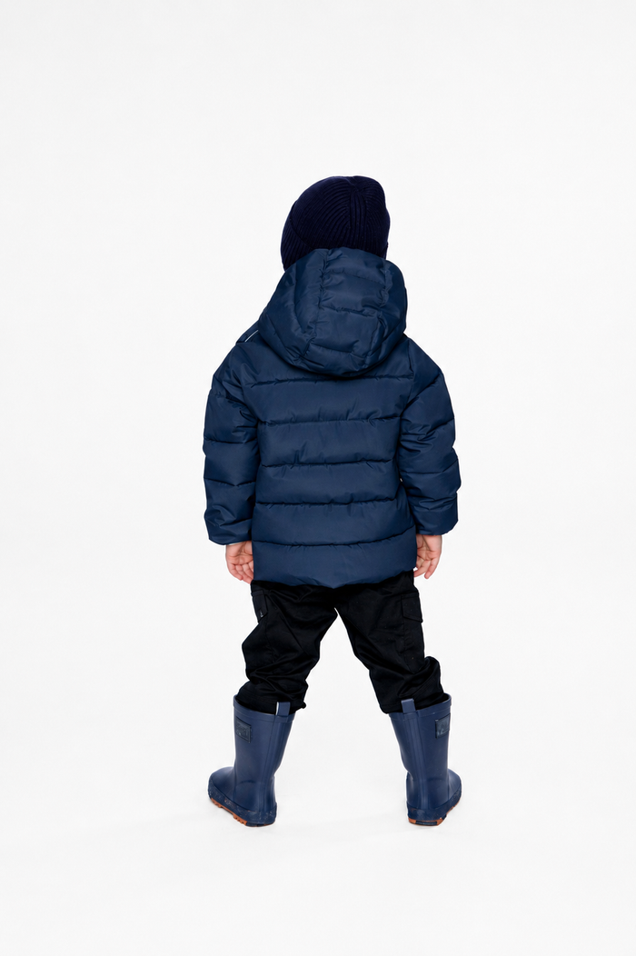 Child wearing the Deux par Deux dark blue car seat winter jacket, back view