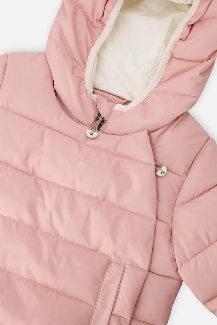 Deux par Deux winter jacket adapted for car seats, pale dusty pink: close-up of the hood and closed front panel