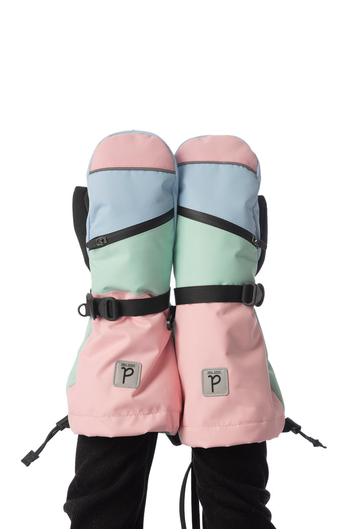 Deux par Deux Teknik kids' mittens in mint green – worn by a child